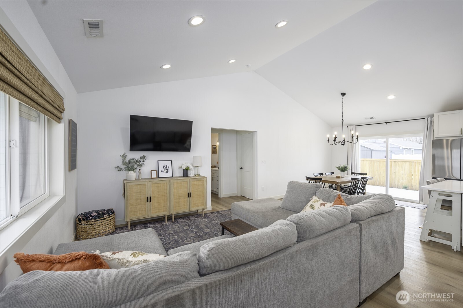 1038 W Lakeside Drive , Moses Lake, WA 98837