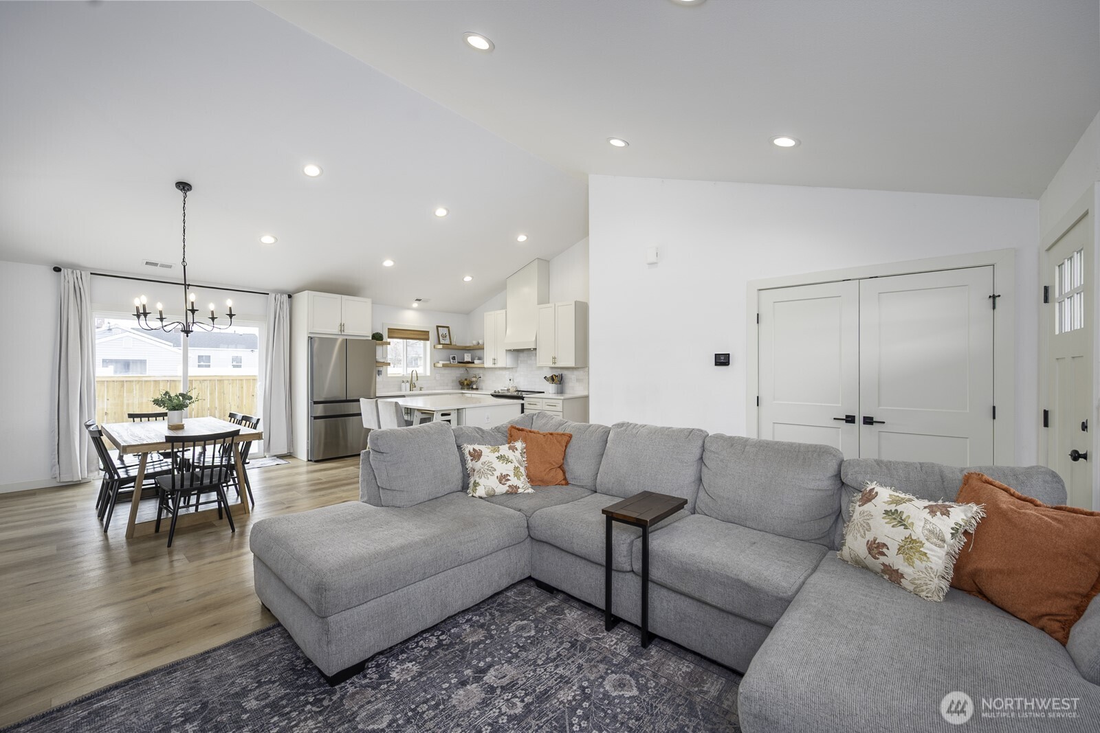 1038 W Lakeside Drive , Moses Lake, WA 98837