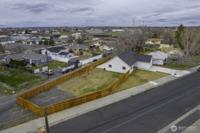 1038 W Lakeside Drive , Moses Lake, WA 98837 - Photo 2