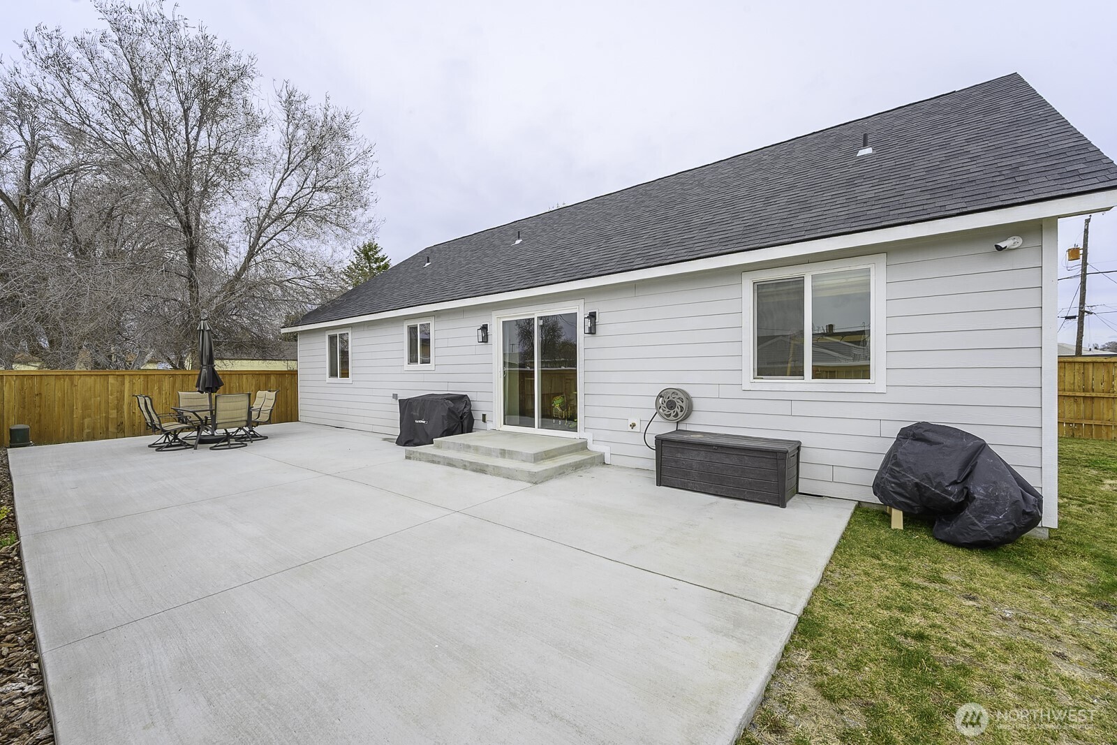 1038 W Lakeside Drive , Moses Lake, WA 98837