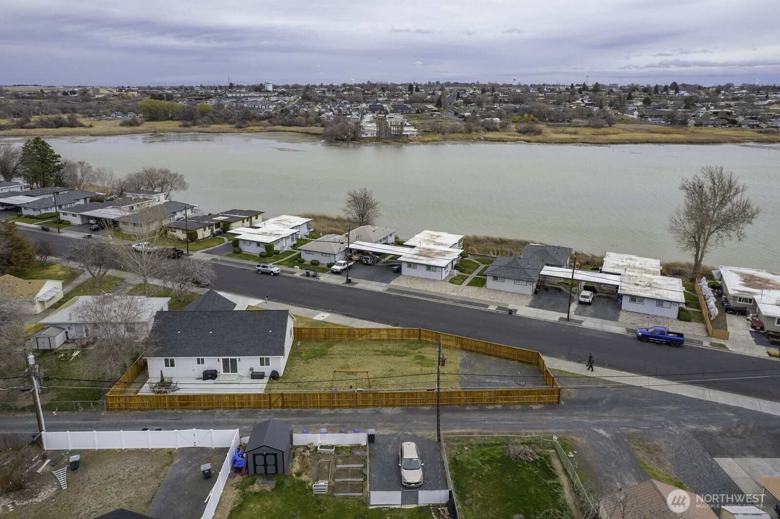 1038 W Lakeside Drive , Moses Lake, WA 98837