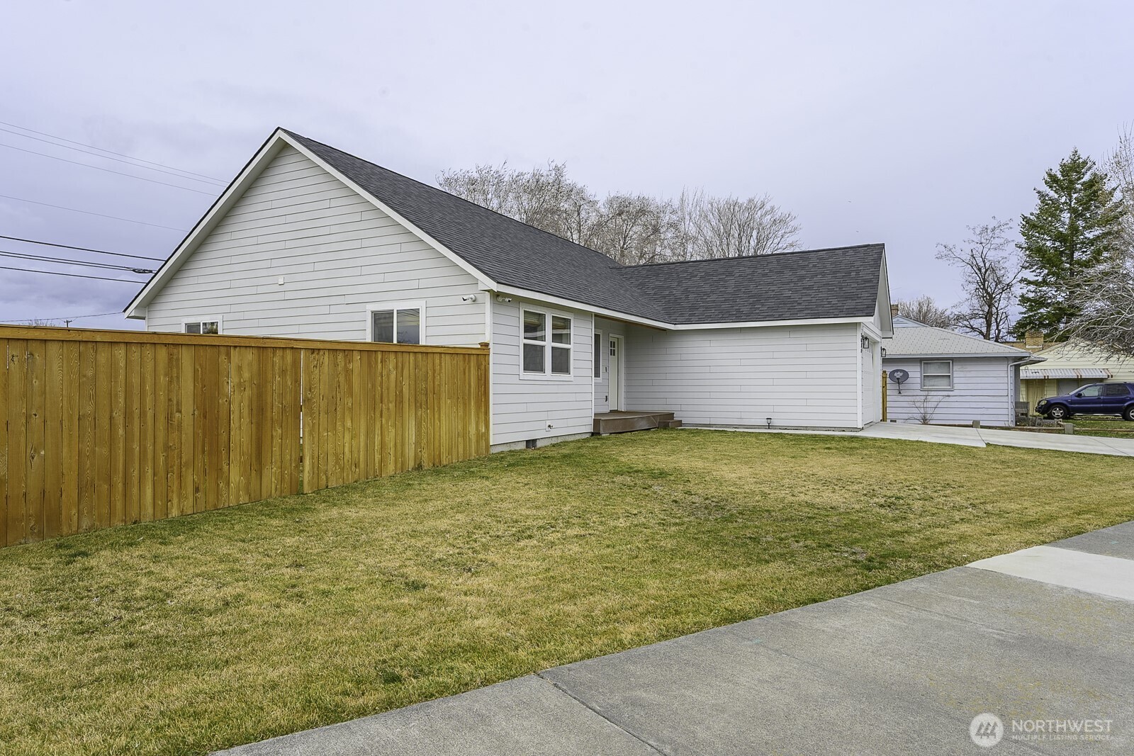 1038 W Lakeside Drive , Moses Lake, WA 98837