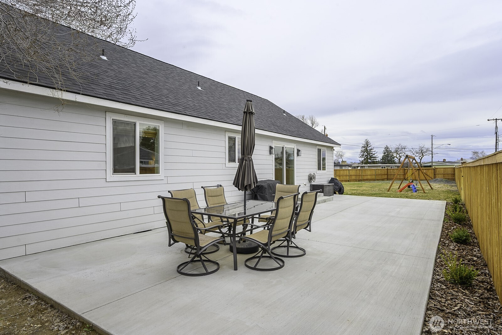 1038 W Lakeside Drive , Moses Lake, WA 98837