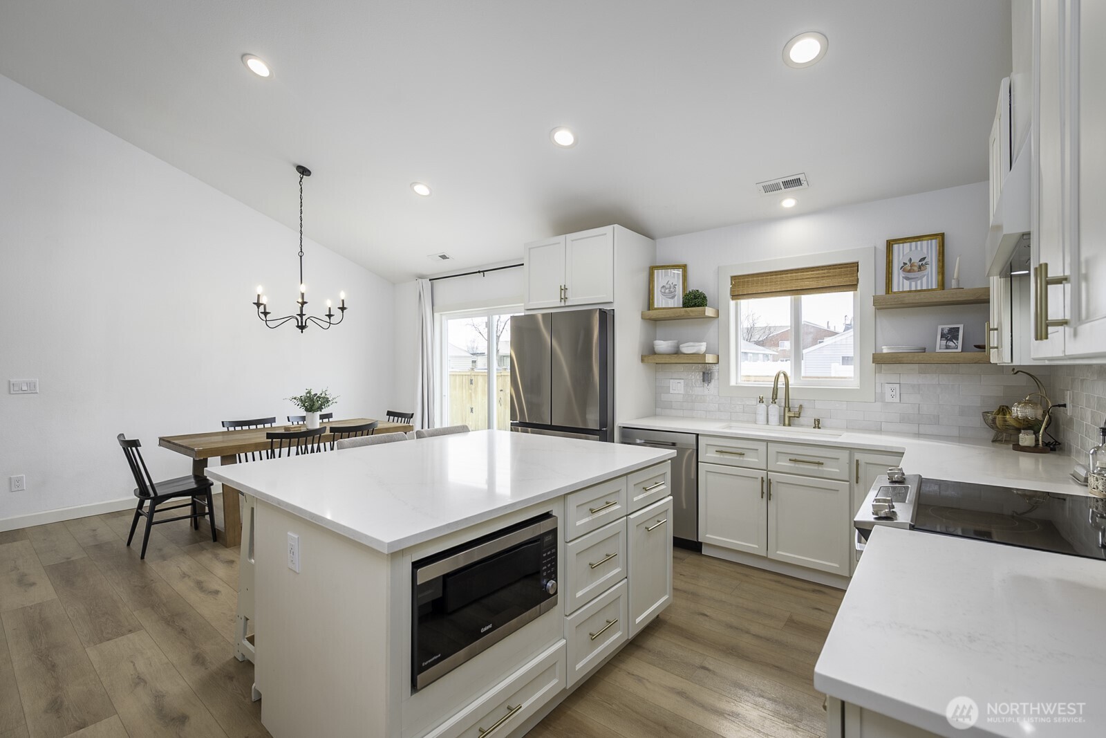 1038 W Lakeside Drive , Moses Lake, WA 98837