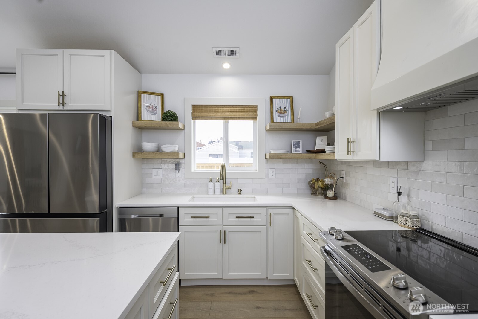 1038 W Lakeside Drive , Moses Lake, WA 98837