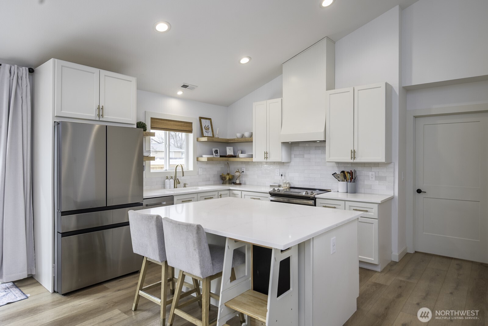 1038 W Lakeside Drive , Moses Lake, WA 98837