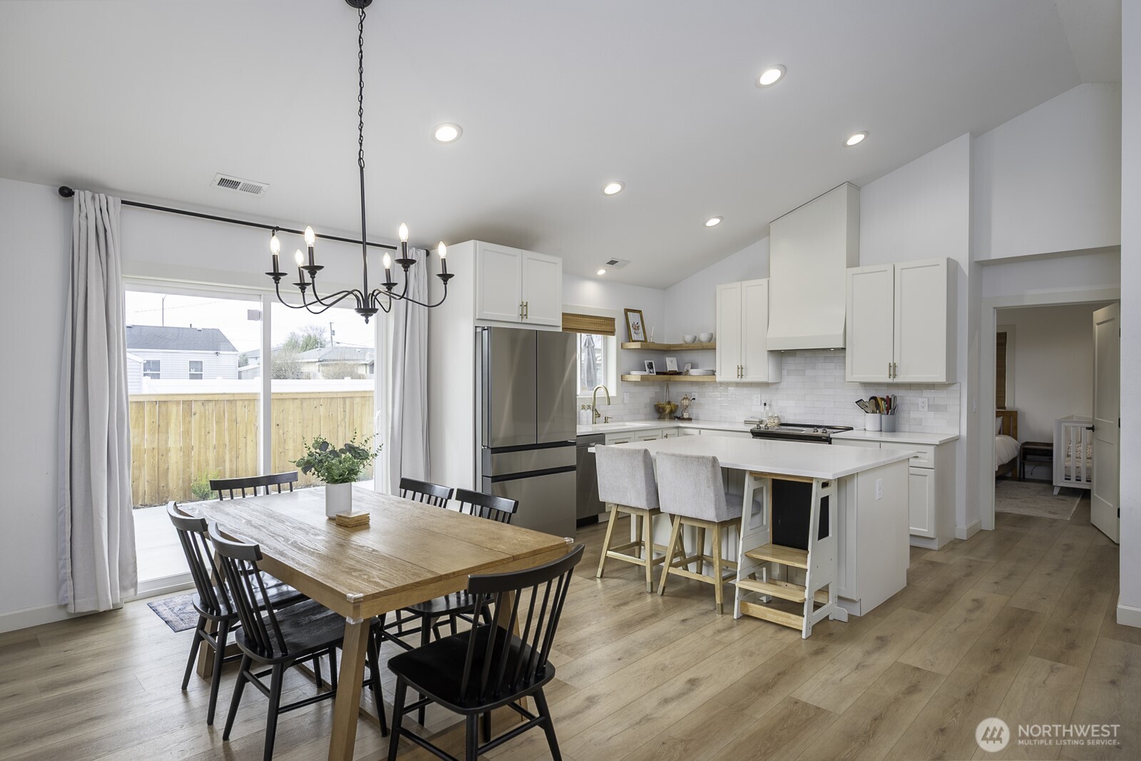 1038 W Lakeside Drive , Moses Lake, WA 98837