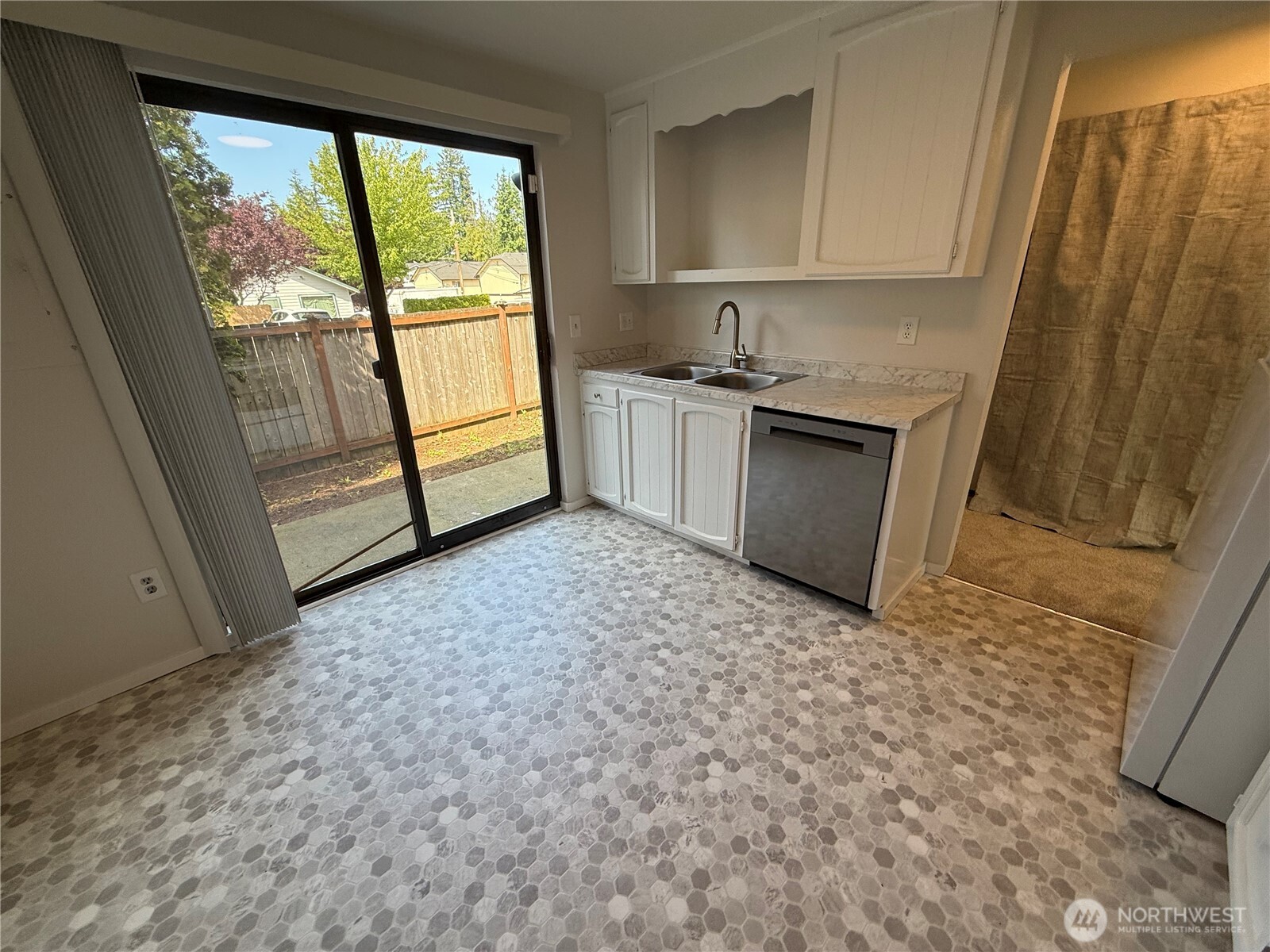 1017 Ttereve Drive #3, Everett, WA 98203