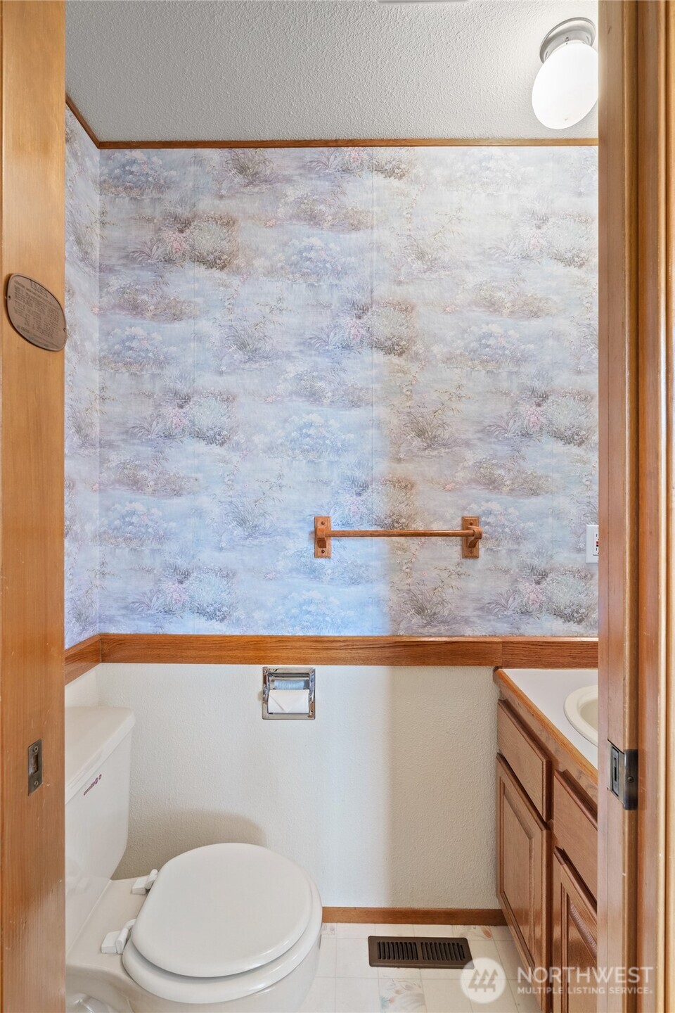 628 Weatherwax Loop NE, Ocean Shores, WA 98569