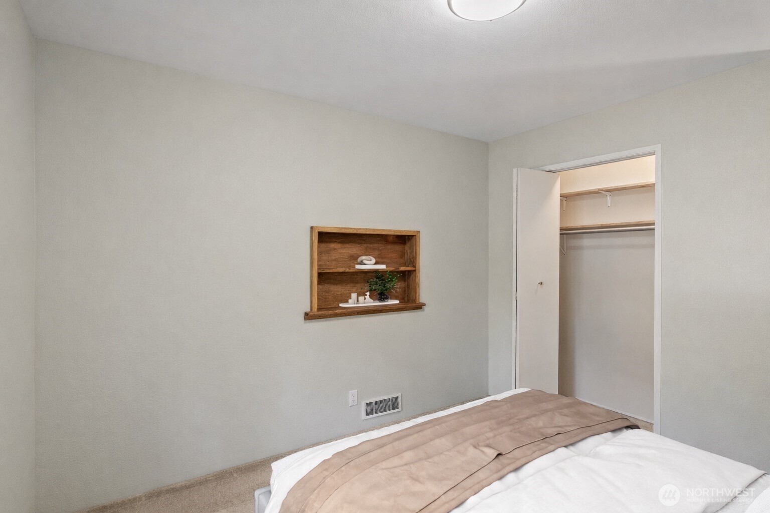 628 Weatherwax Loop NE, Ocean Shores, WA 98569