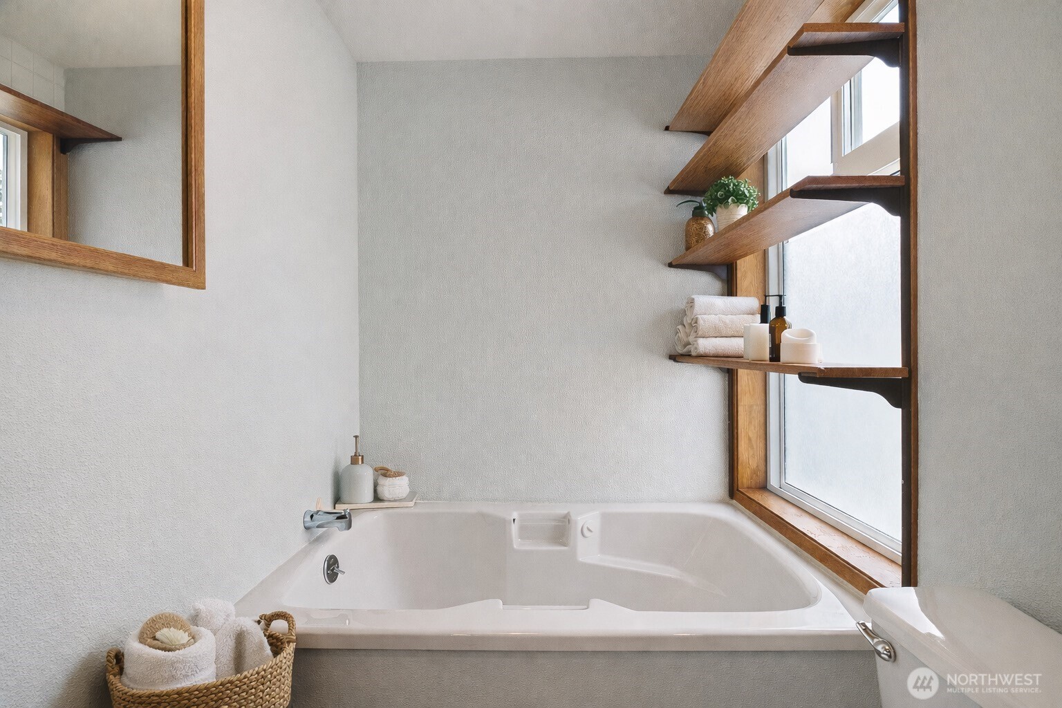 628 Weatherwax Loop NE, Ocean Shores, WA 98569