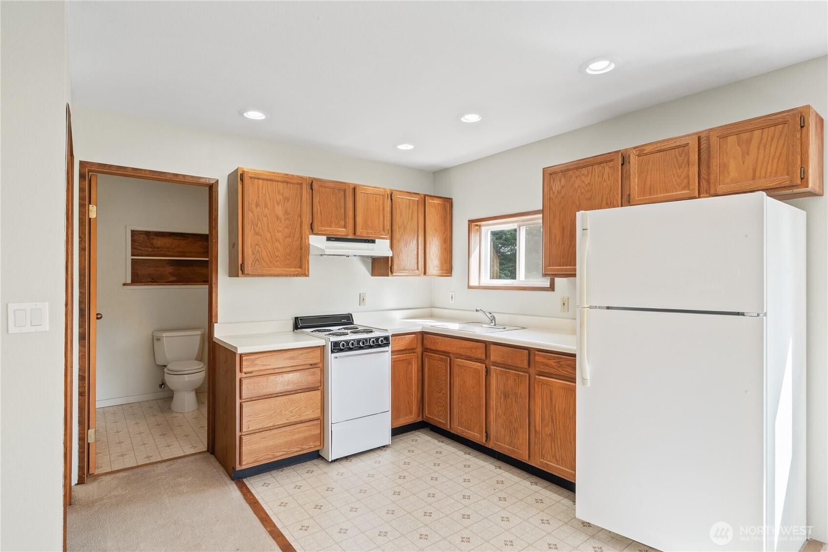 628 Weatherwax Loop NE, Ocean Shores, WA 98569