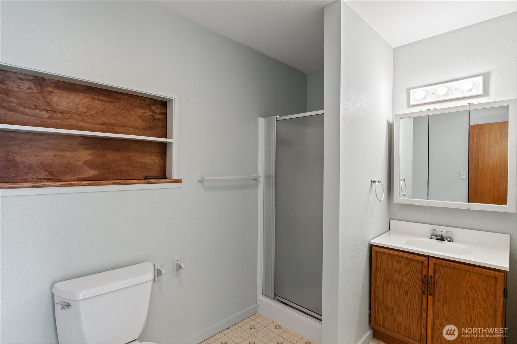 628 Weatherwax Loop NE, Ocean Shores, WA 98569