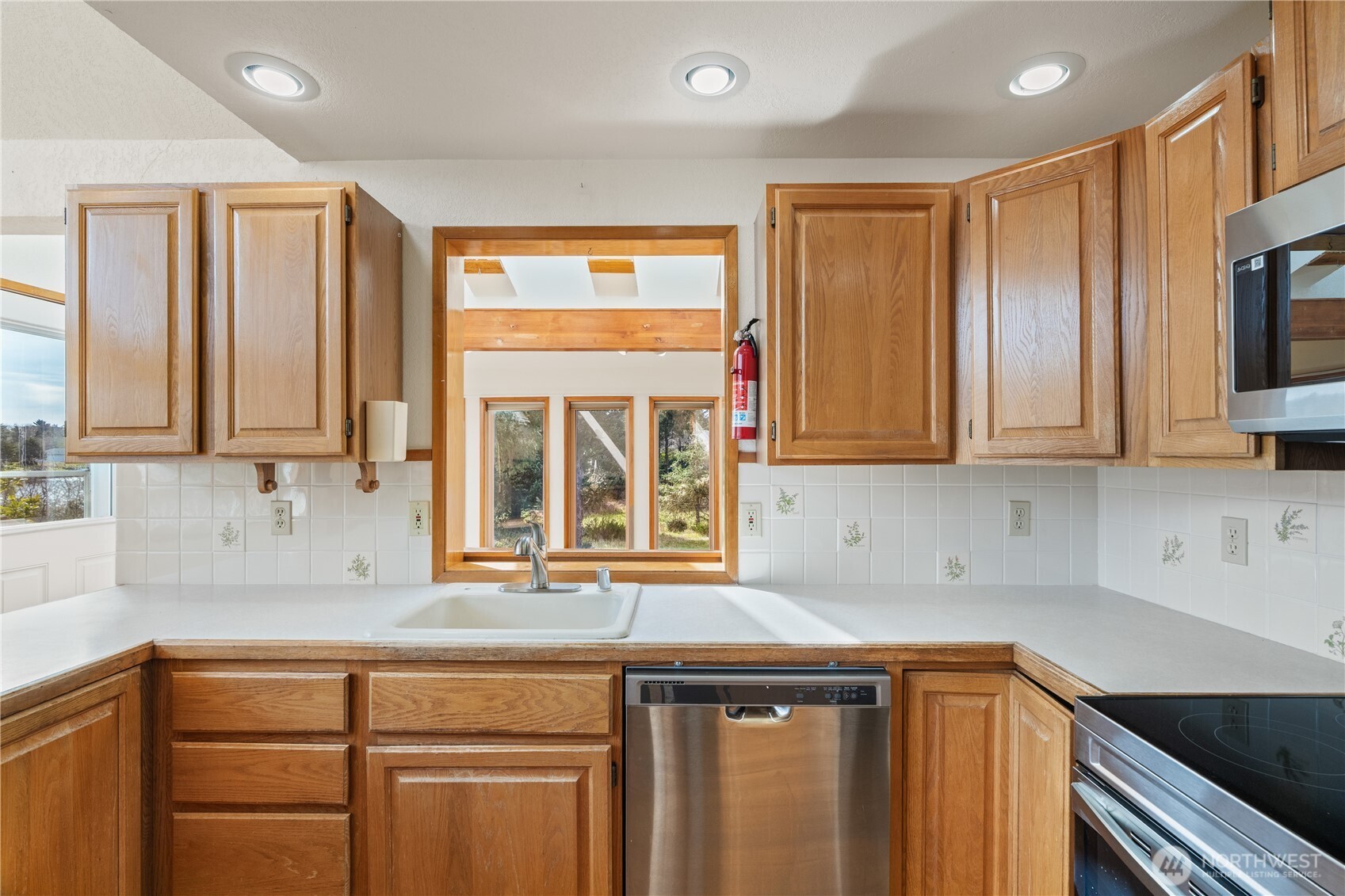 628 Weatherwax Loop NE, Ocean Shores, WA 98569