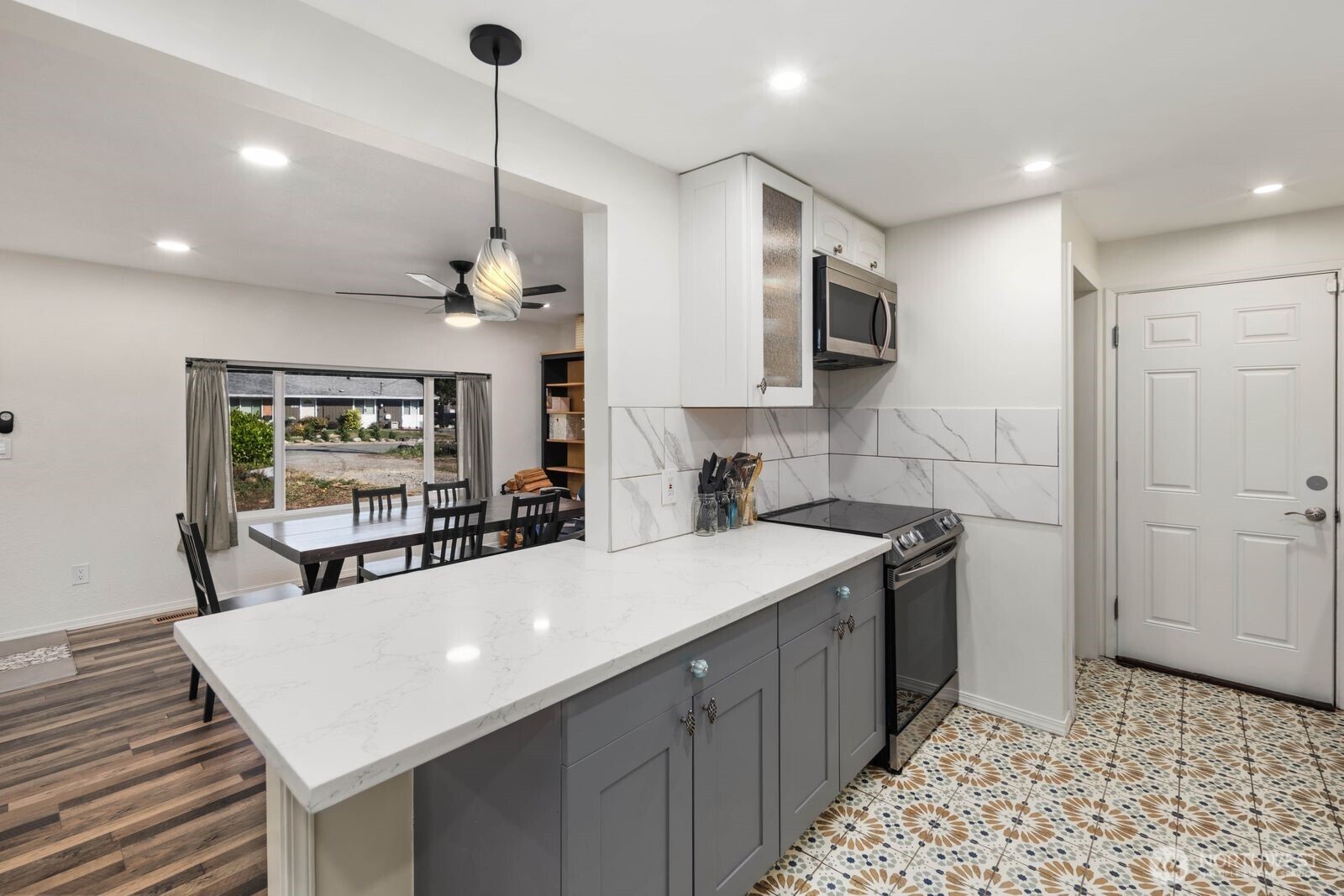 9808 Lawndale Avenue SW, Lakewood, WA 98498