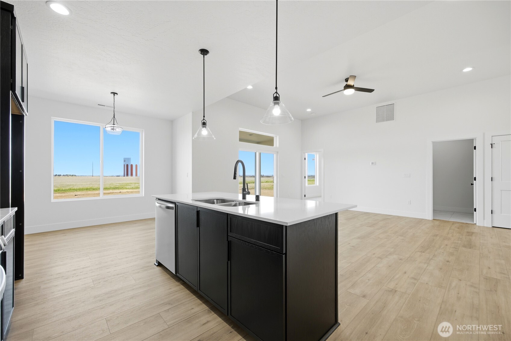 4307 W Surf Scoter Street , Moses Lake, WA 98837
