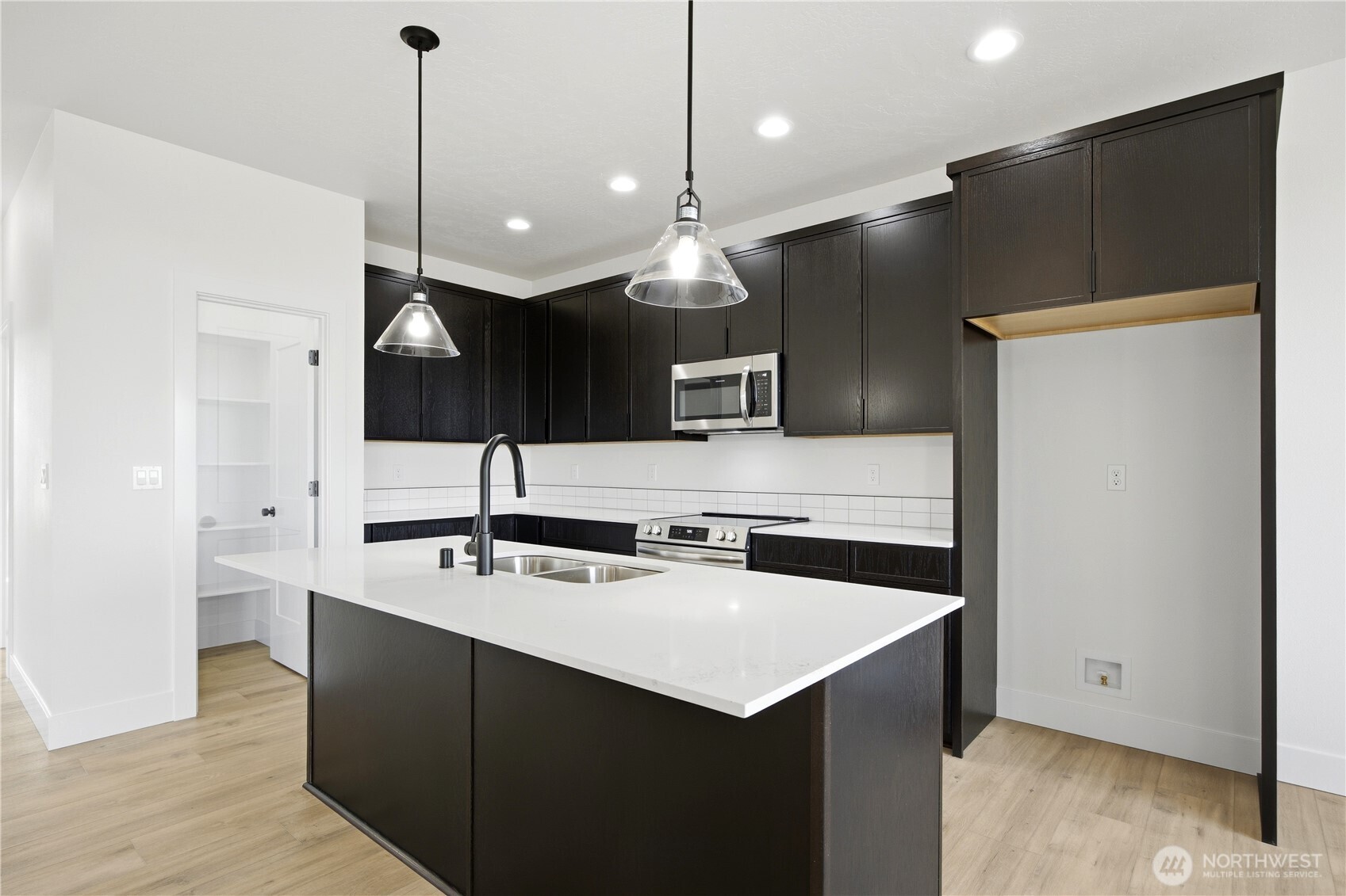 4307 W Surf Scoter Street , Moses Lake, WA 98837