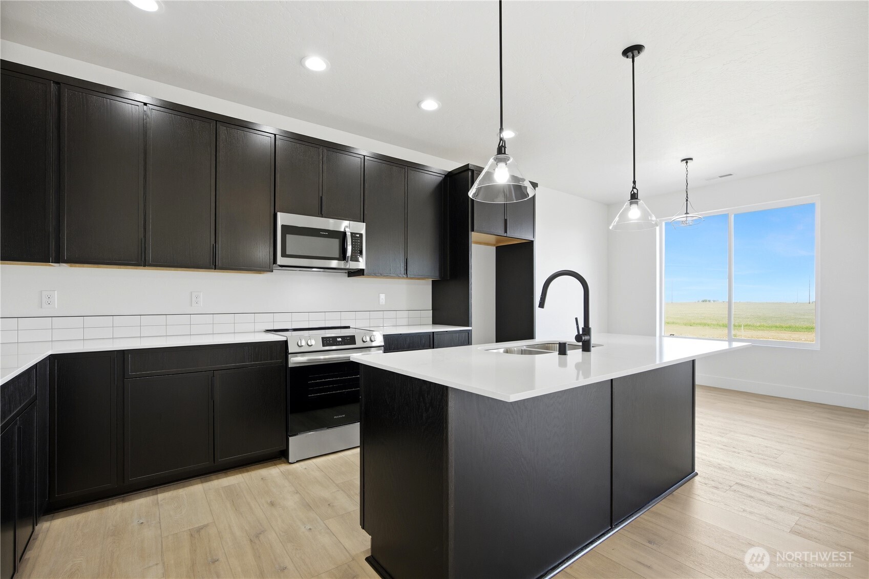 4307 W Surf Scoter Street , Moses Lake, WA 98837