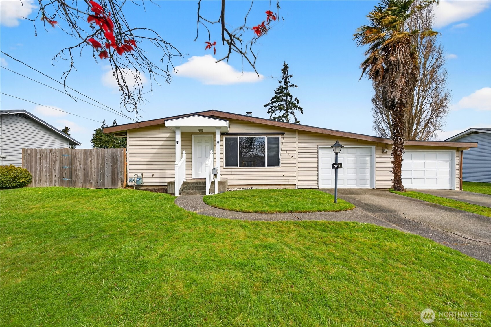 282 SW 10th Ave , Oak Harbor, WA 98277