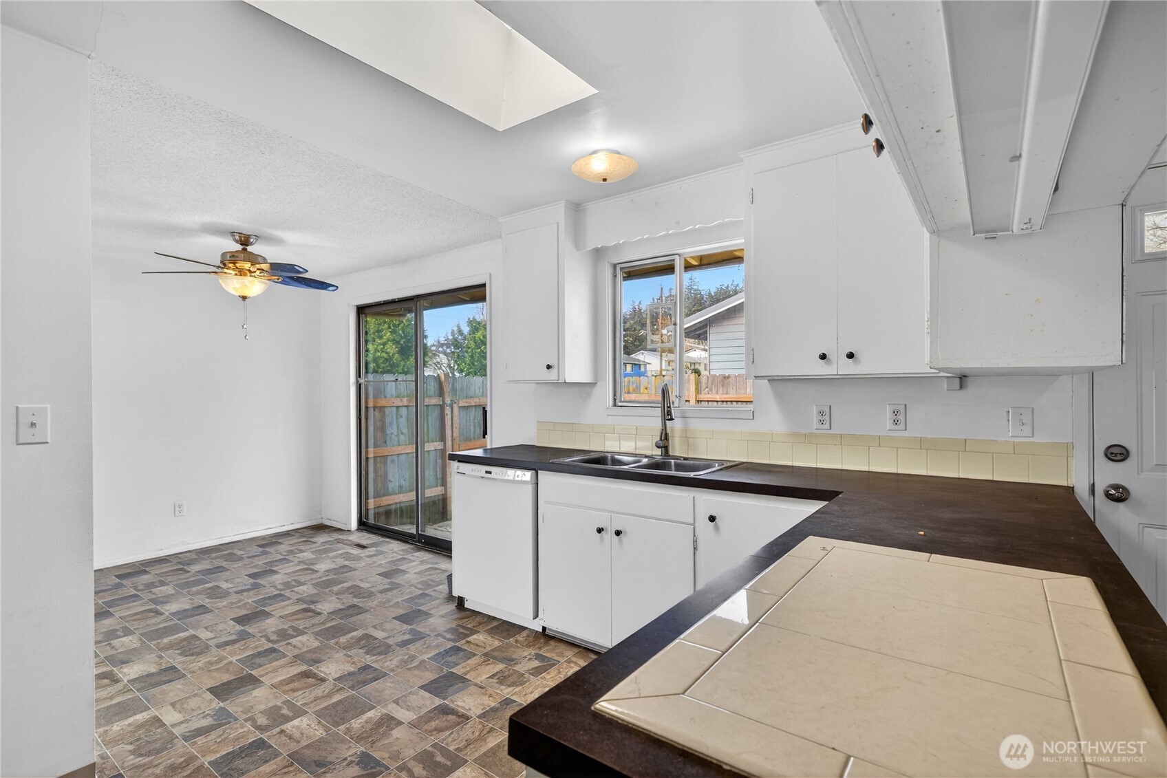 282 SW 10th Ave , Oak Harbor, WA 98277