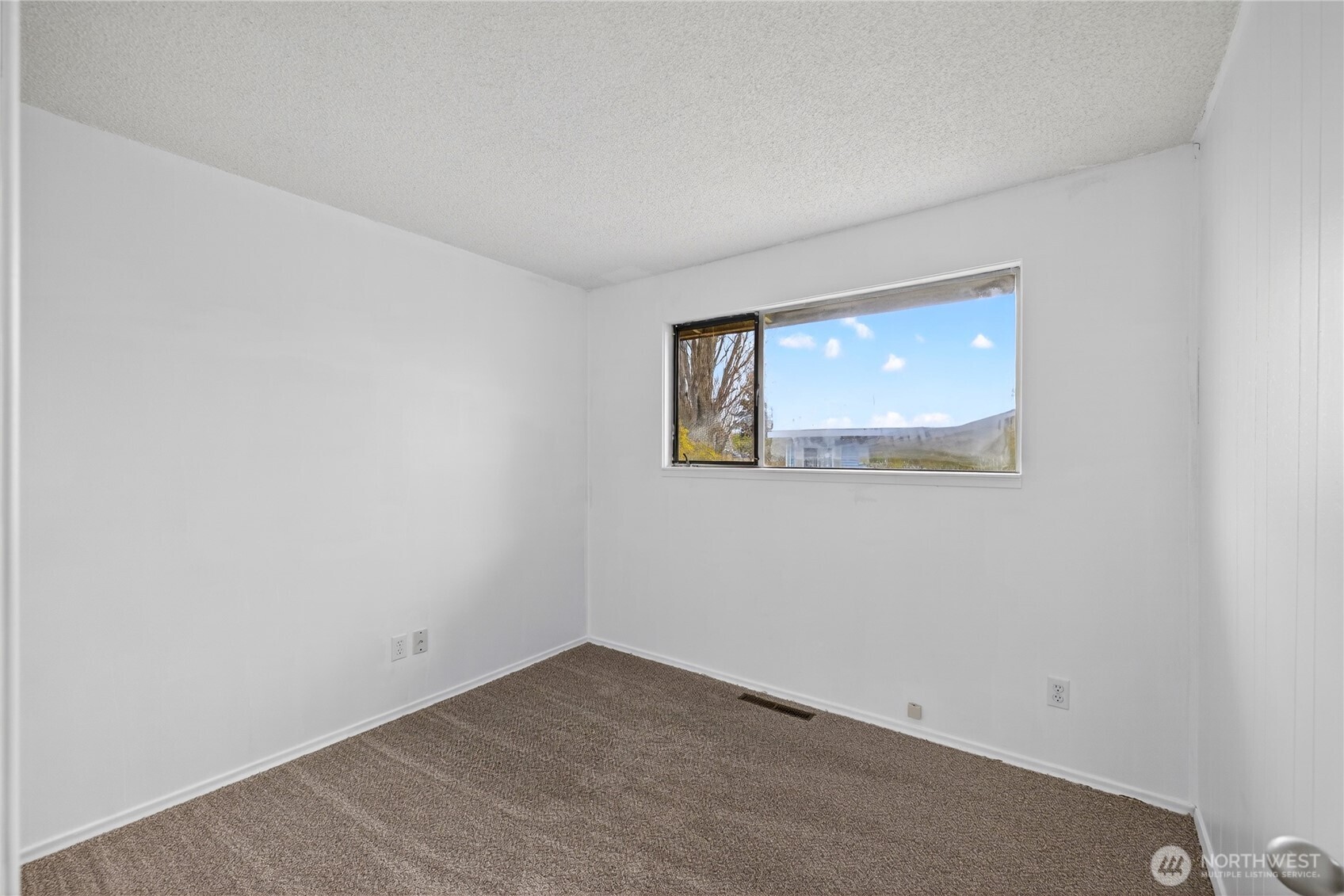 282 SW 10th Ave , Oak Harbor, WA 98277