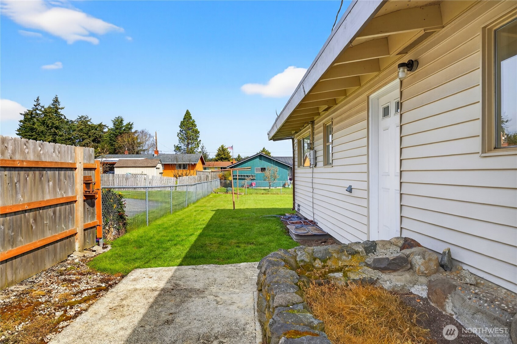 282 SW 10th Ave , Oak Harbor, WA 98277