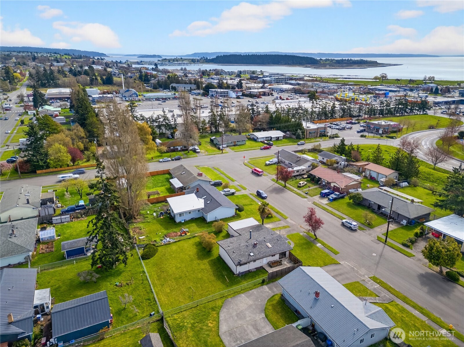 282 SW 10th Ave , Oak Harbor, WA 98277