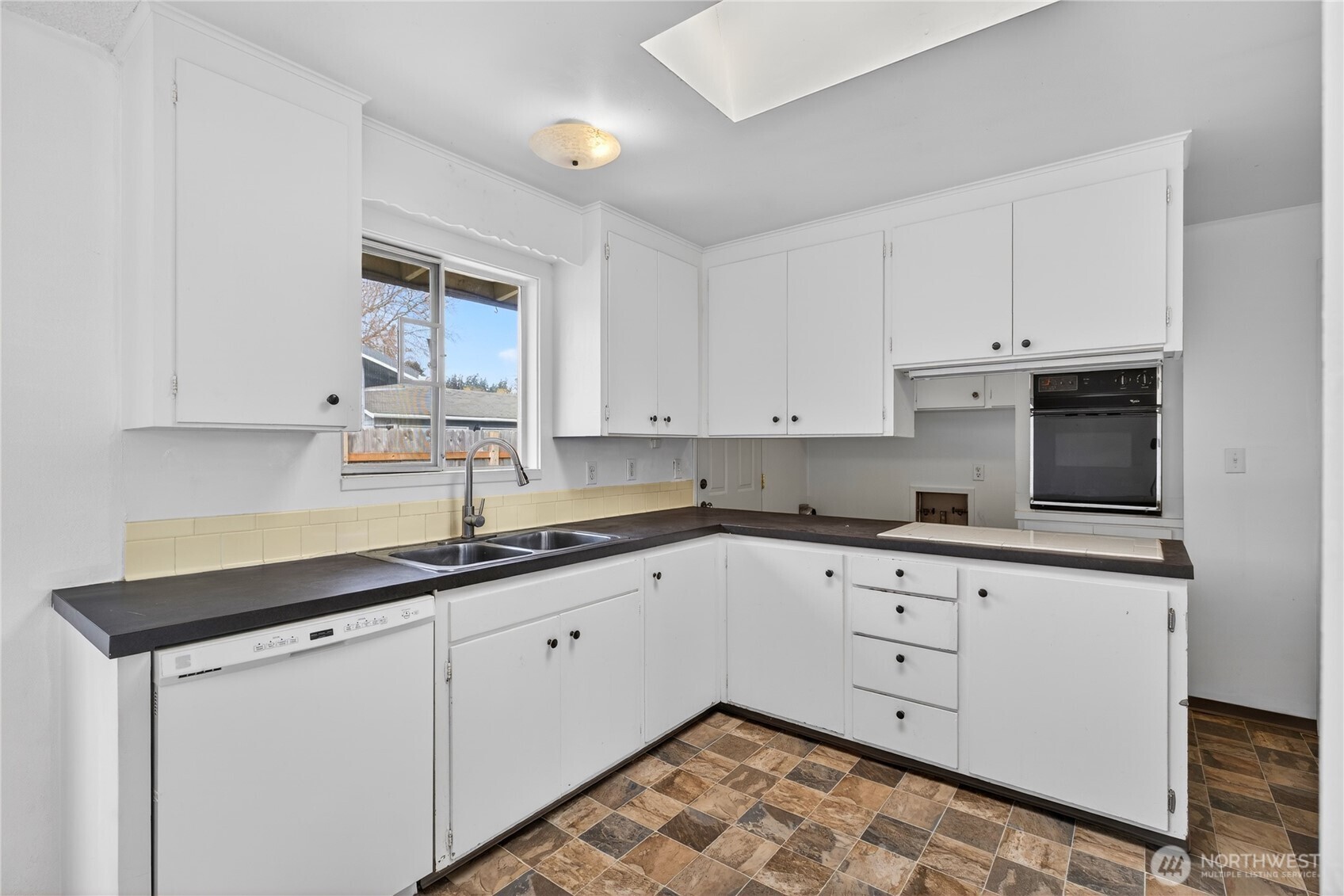 282 SW 10th Ave , Oak Harbor, WA 98277