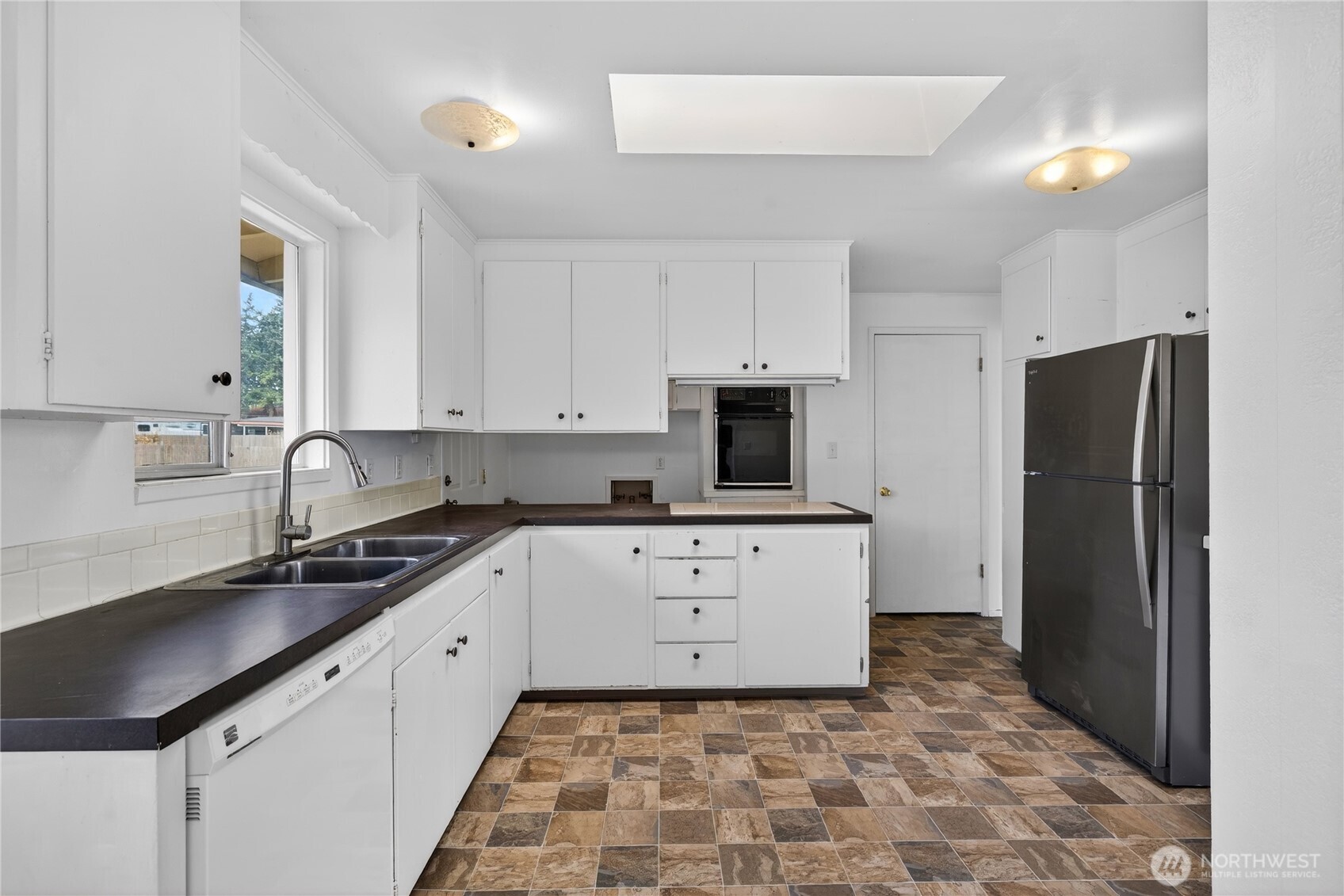 282 SW 10th Ave , Oak Harbor, WA 98277