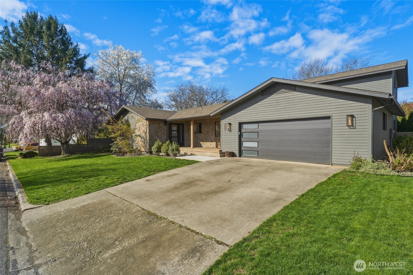 355 SE Highland Park Drive , College Place, WA 99324