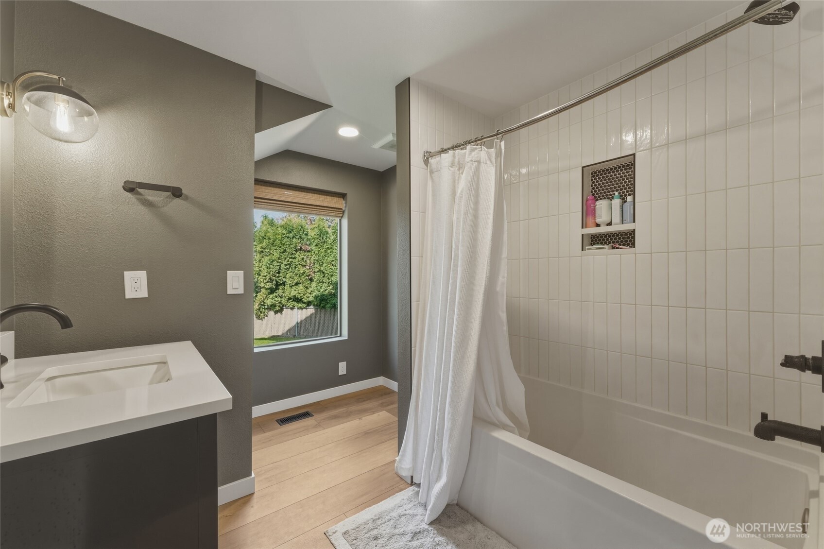 355 SE Highland Park Drive , College Place, WA 99324