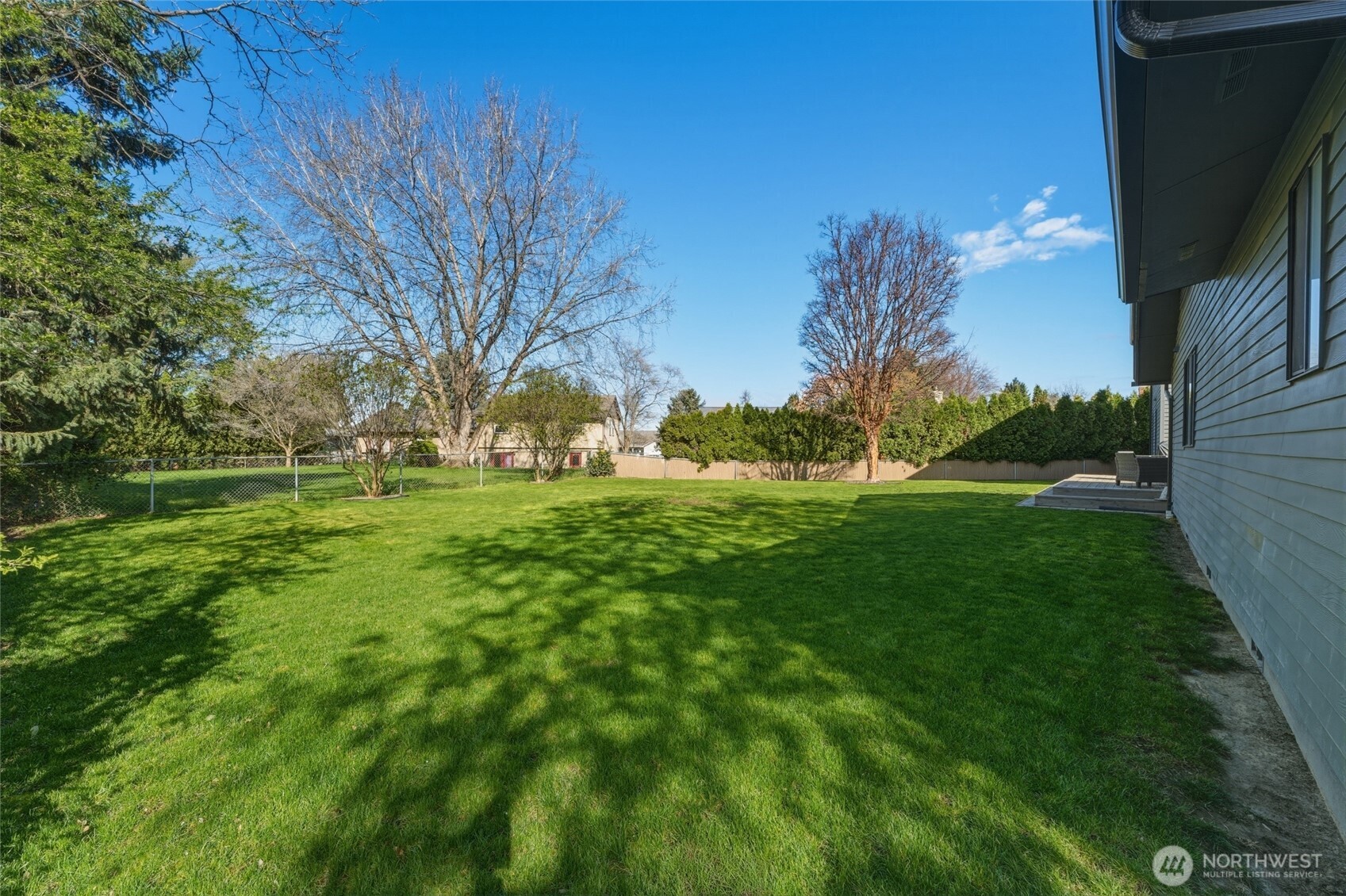 355 SE Highland Park Drive , College Place, WA 99324