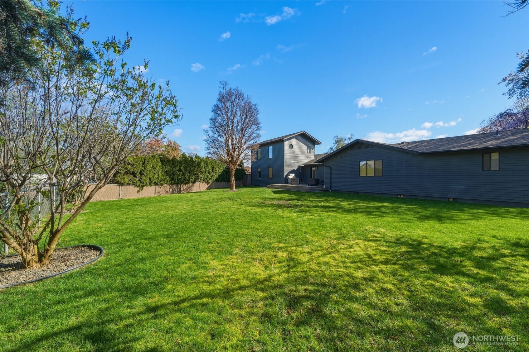 355 SE Highland Park Drive , College Place, WA 99324