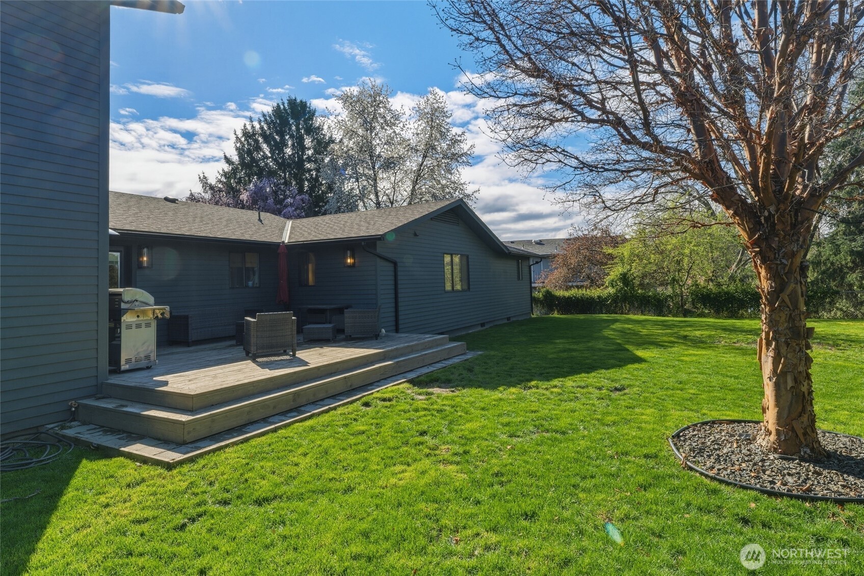 355 SE Highland Park Drive , College Place, WA 99324