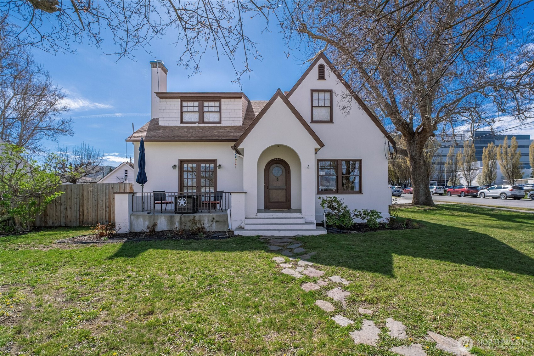 841 Red Apple Road , Wenatchee, WA 98801