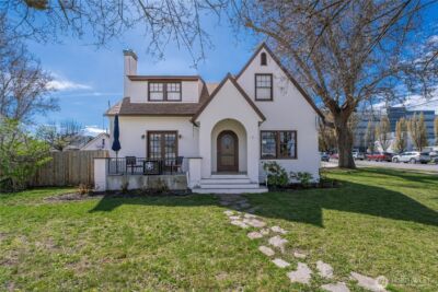 841 Red Apple Road , Wenatchee, WA 98801