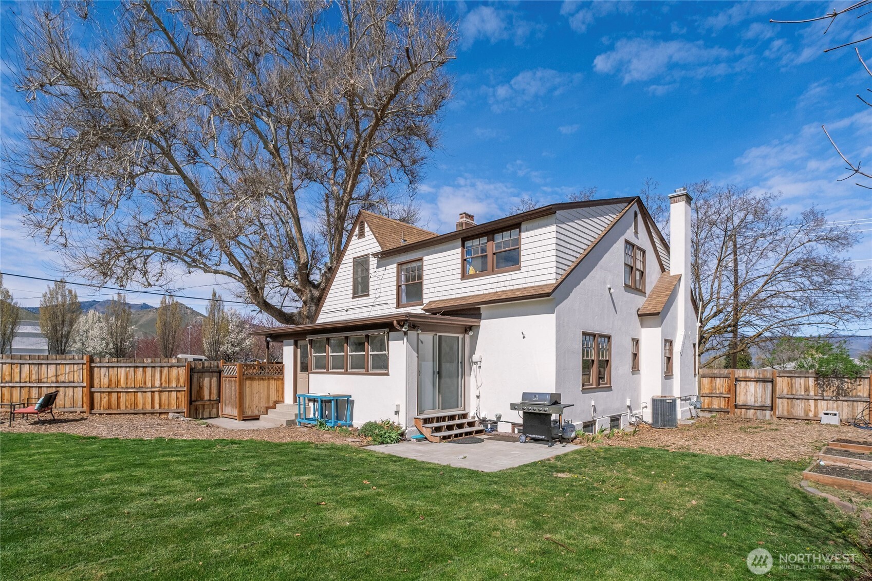 841 Red Apple Road , Wenatchee, WA 98801