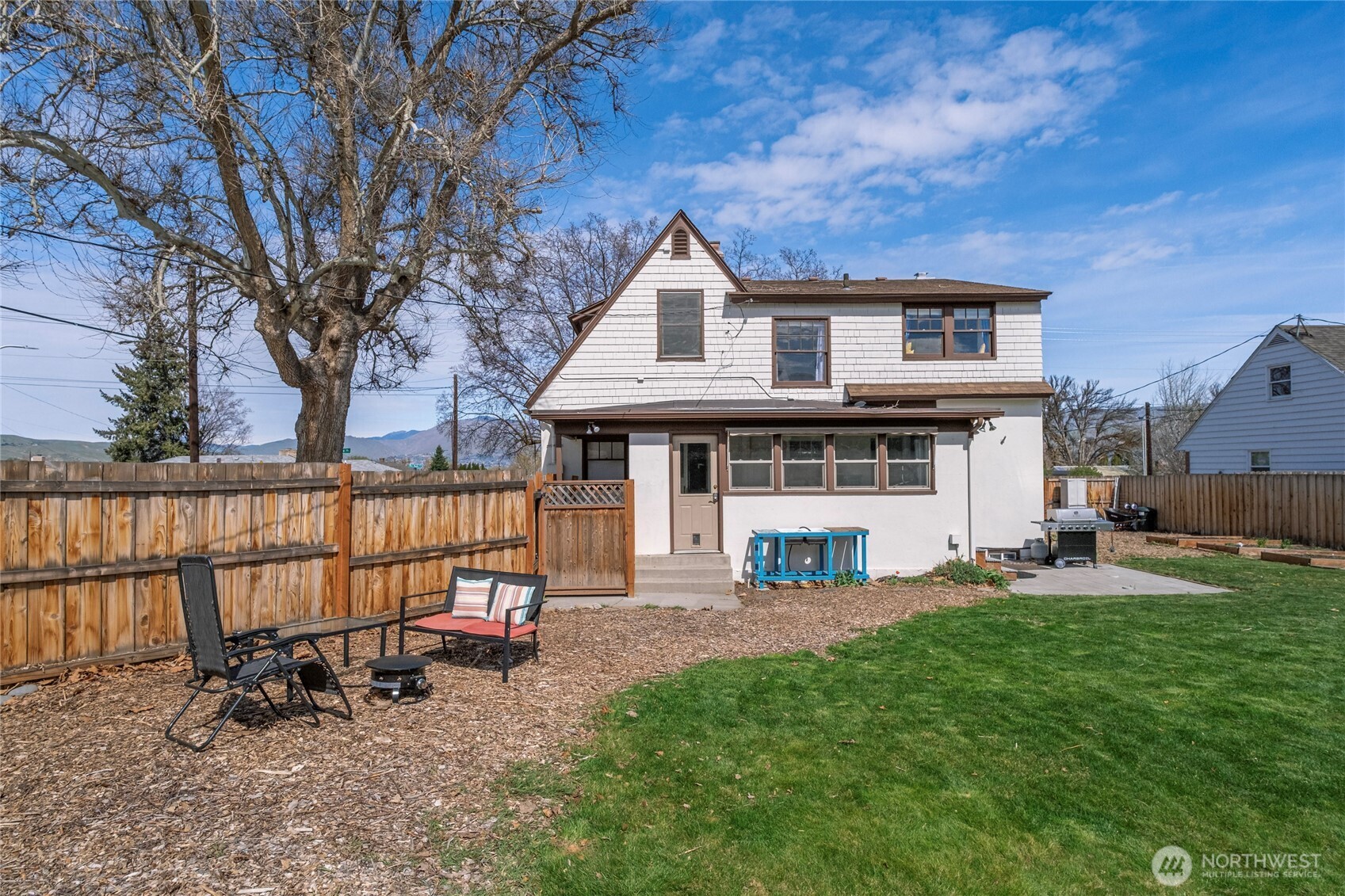 841 Red Apple Road , Wenatchee, WA 98801
