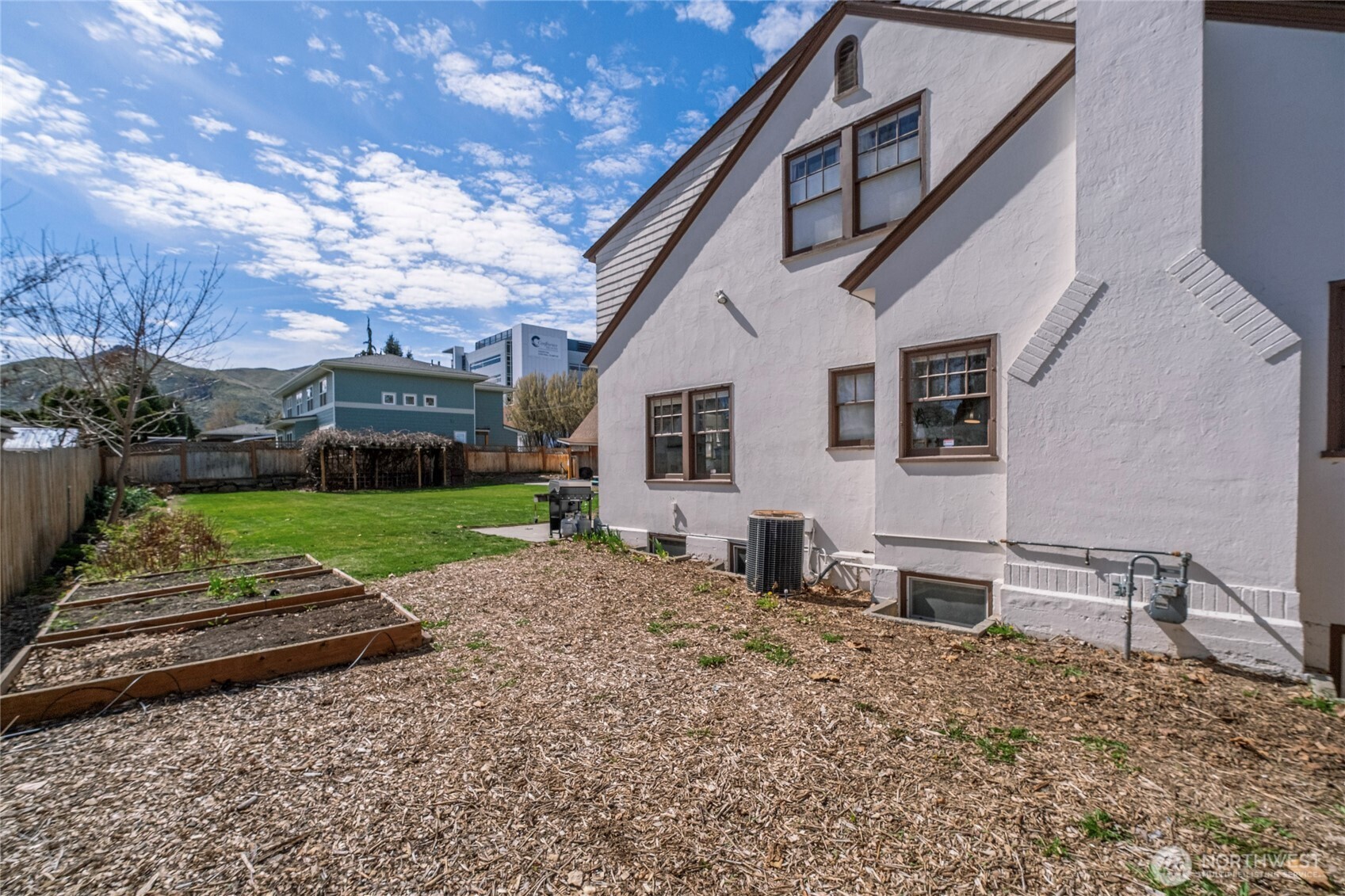 841 Red Apple Road , Wenatchee, WA 98801