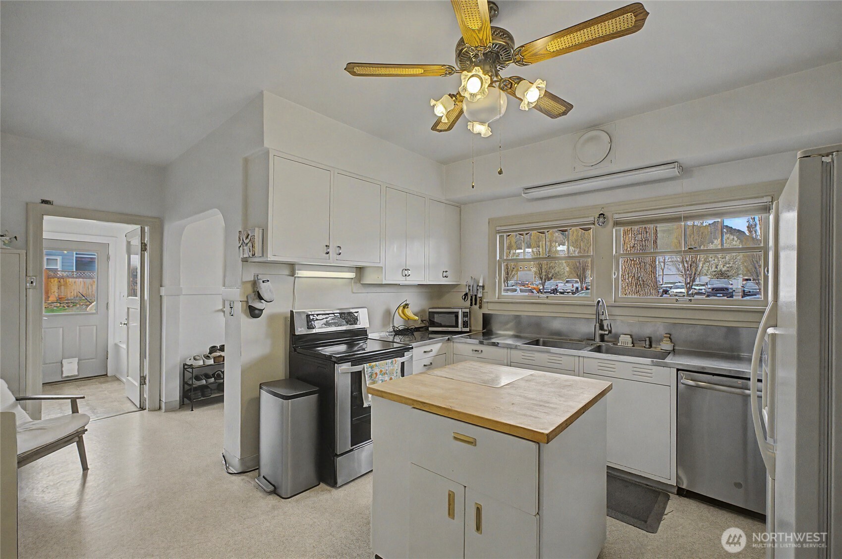 841 Red Apple Road , Wenatchee, WA 98801