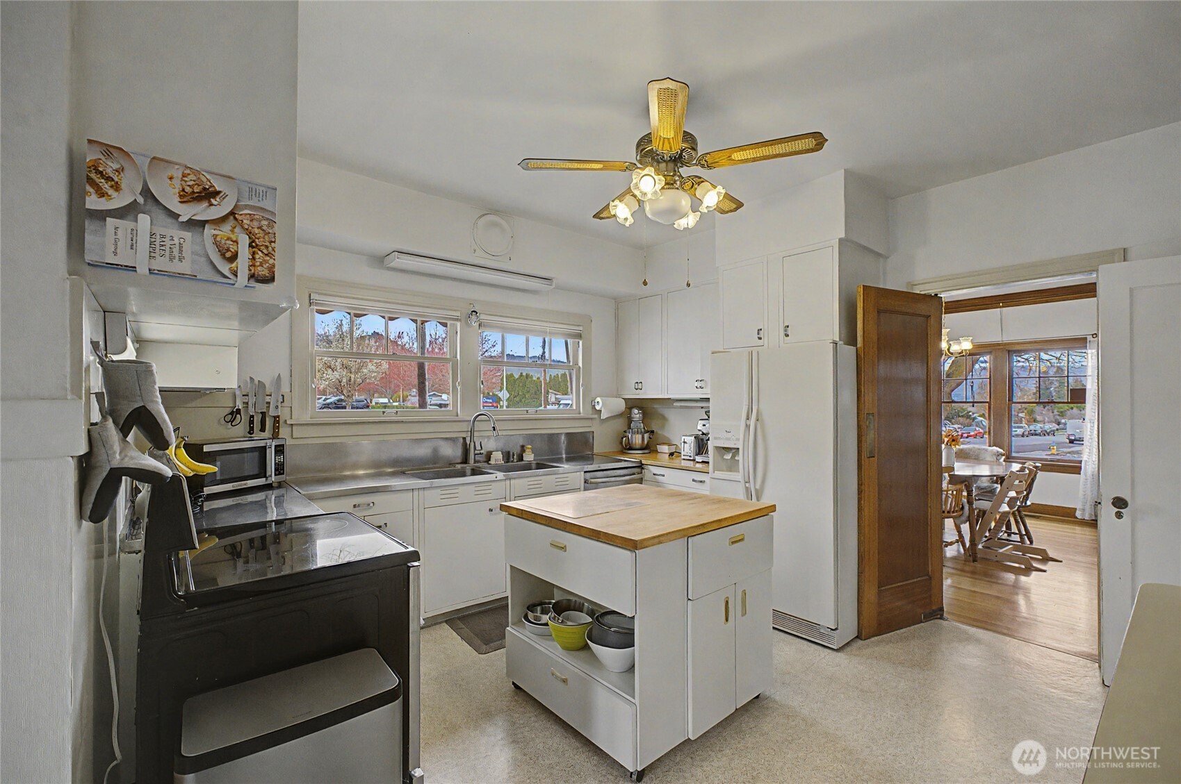 841 Red Apple Road , Wenatchee, WA 98801