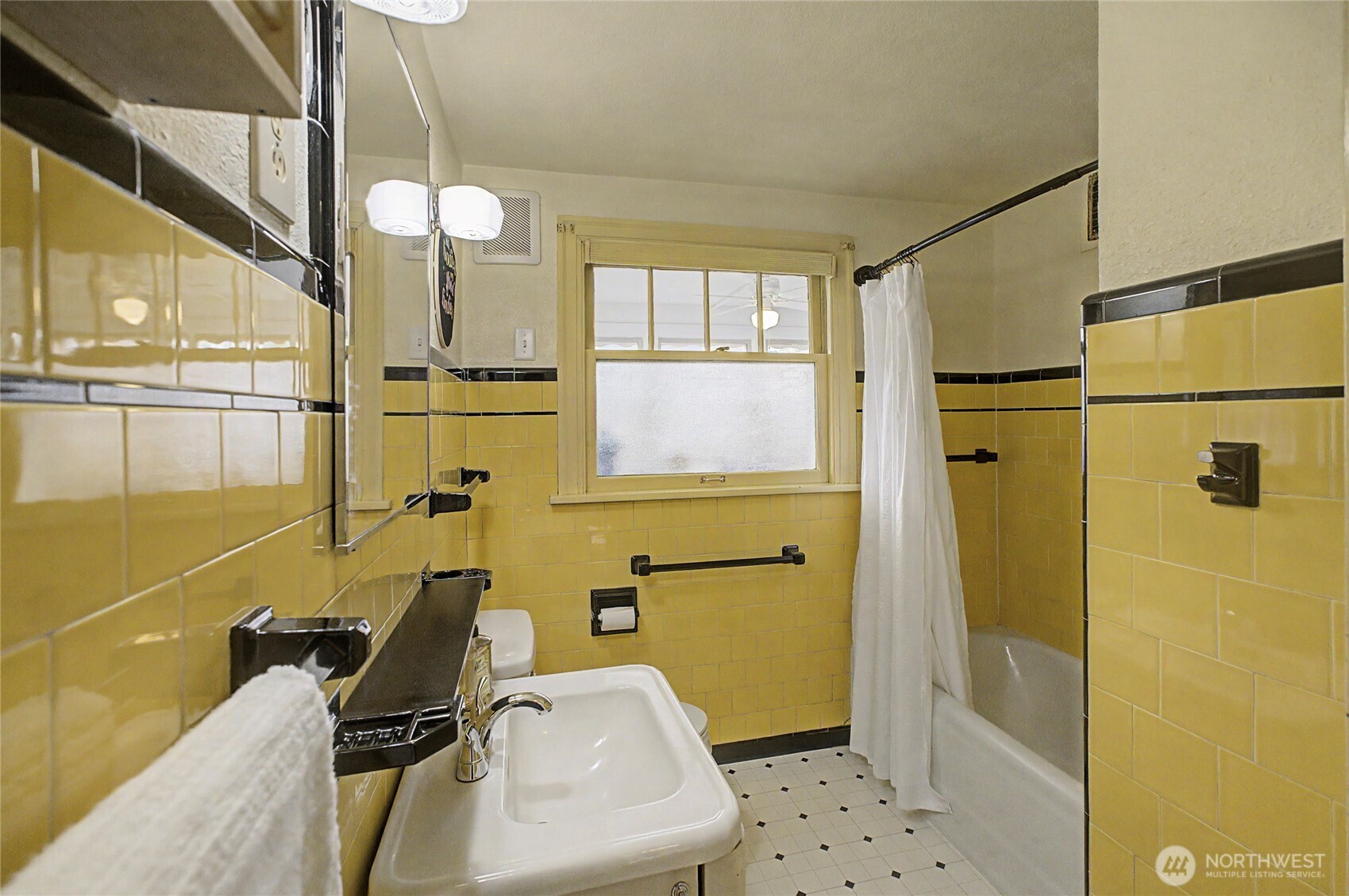 841 Red Apple Road , Wenatchee, WA 98801