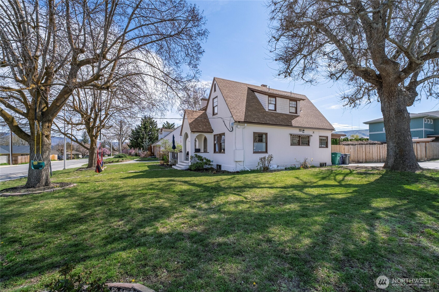 841 Red Apple Road , Wenatchee, WA 98801