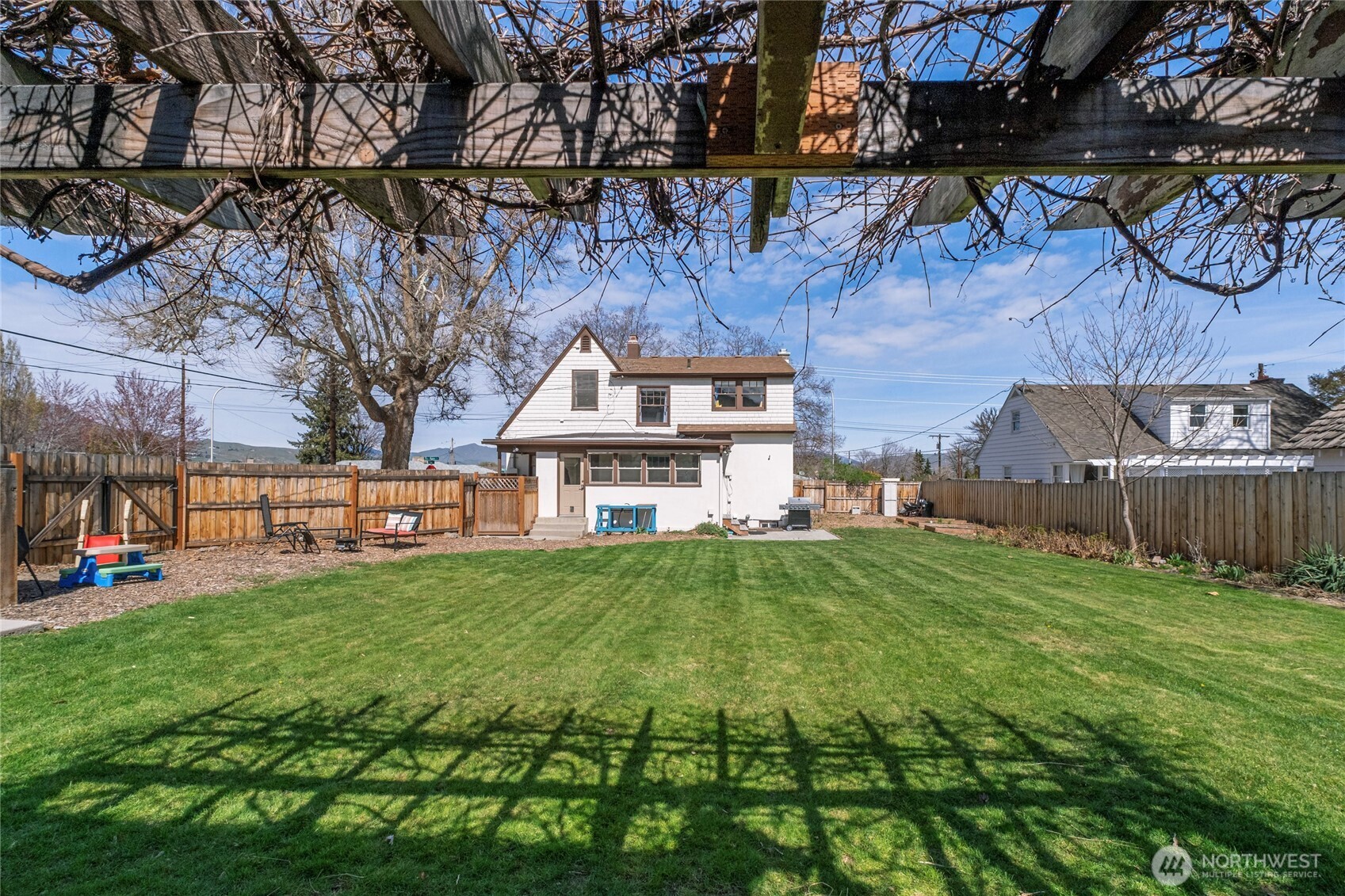 841 Red Apple Road , Wenatchee, WA 98801