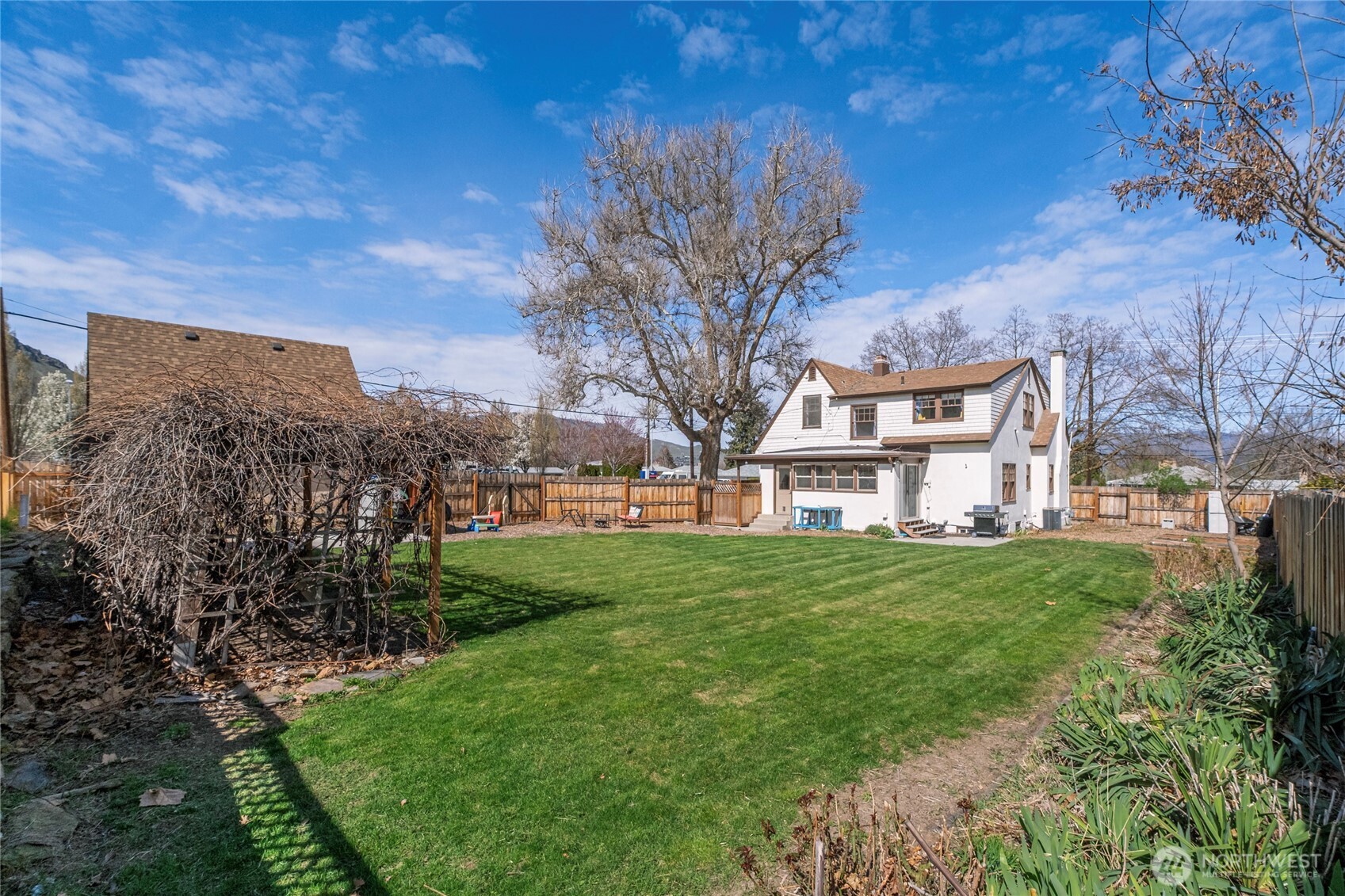 841 Red Apple Road , Wenatchee, WA 98801