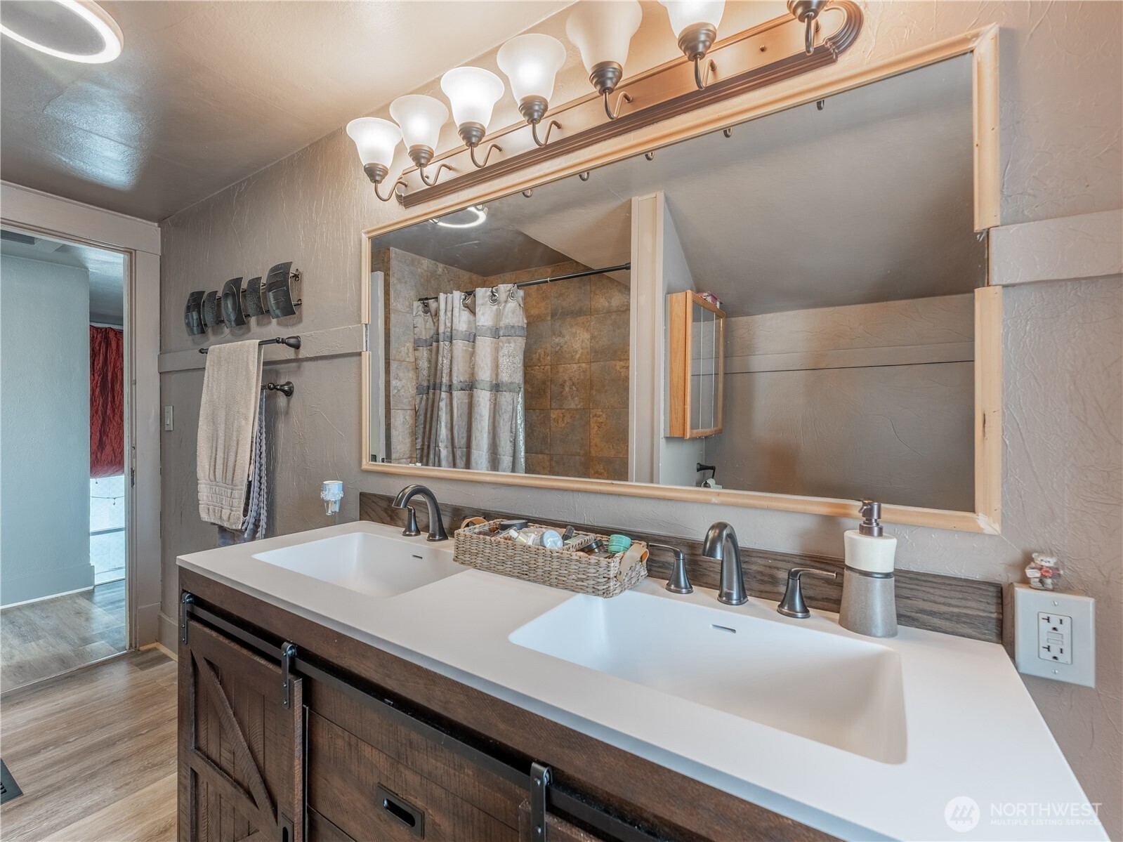 529 Douglas Street , Wenatchee, WA 98801