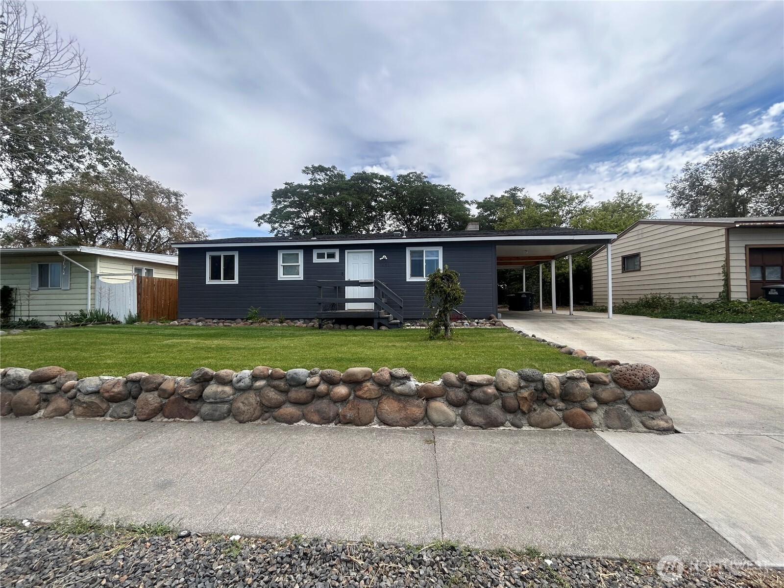 1431 W Sunset Drive , Moses Lake, WA 98837