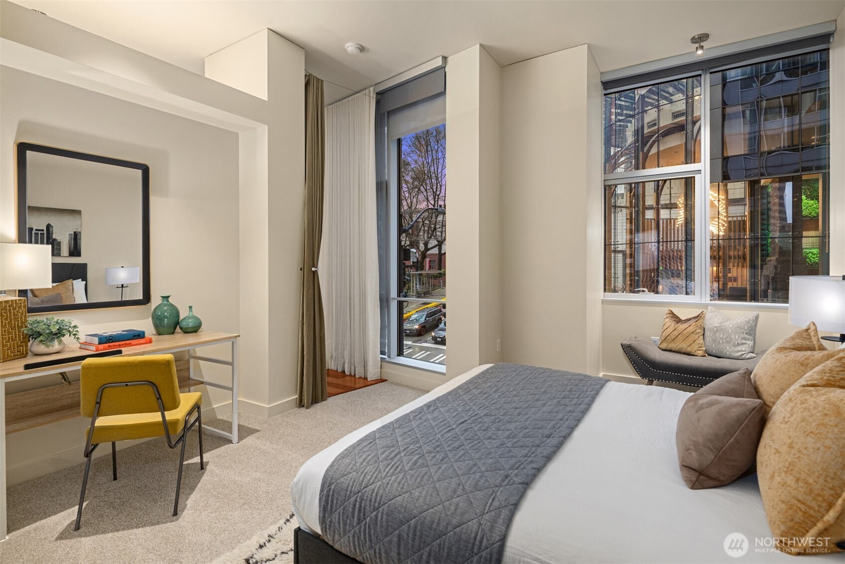 909 5th Avenue #204, Seattle, WA 98164