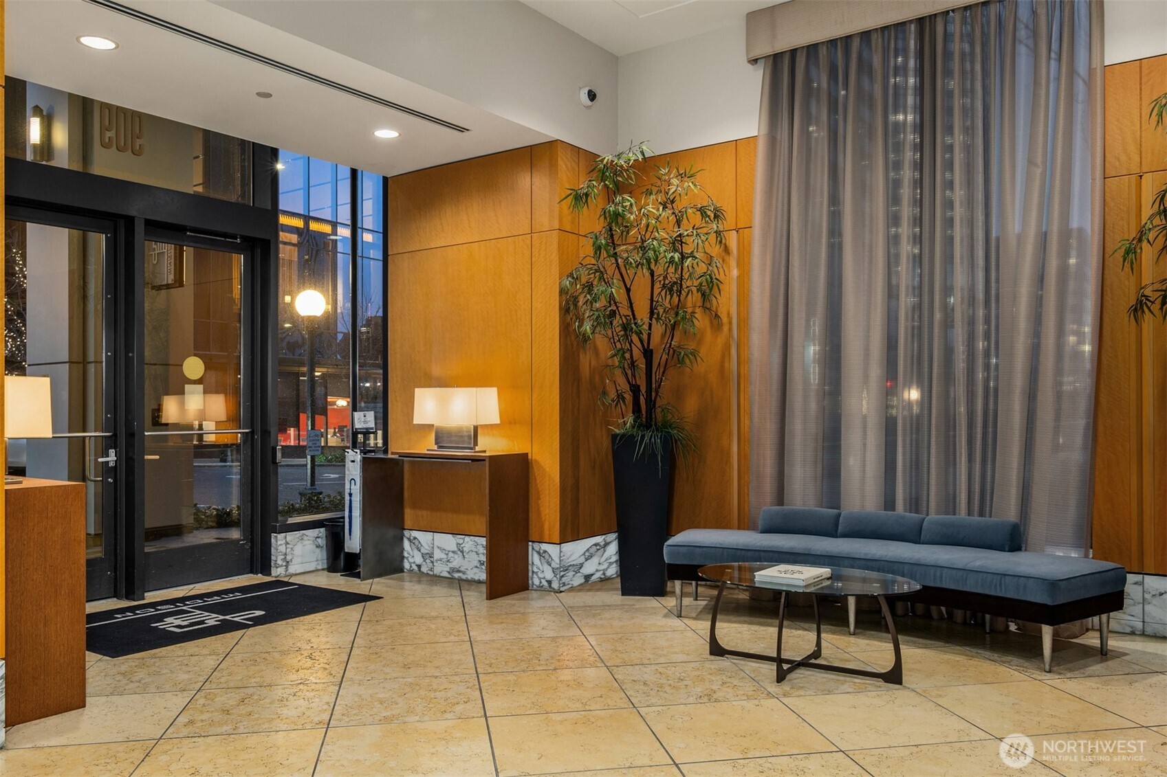 909 5th Avenue #204, Seattle, WA 98164