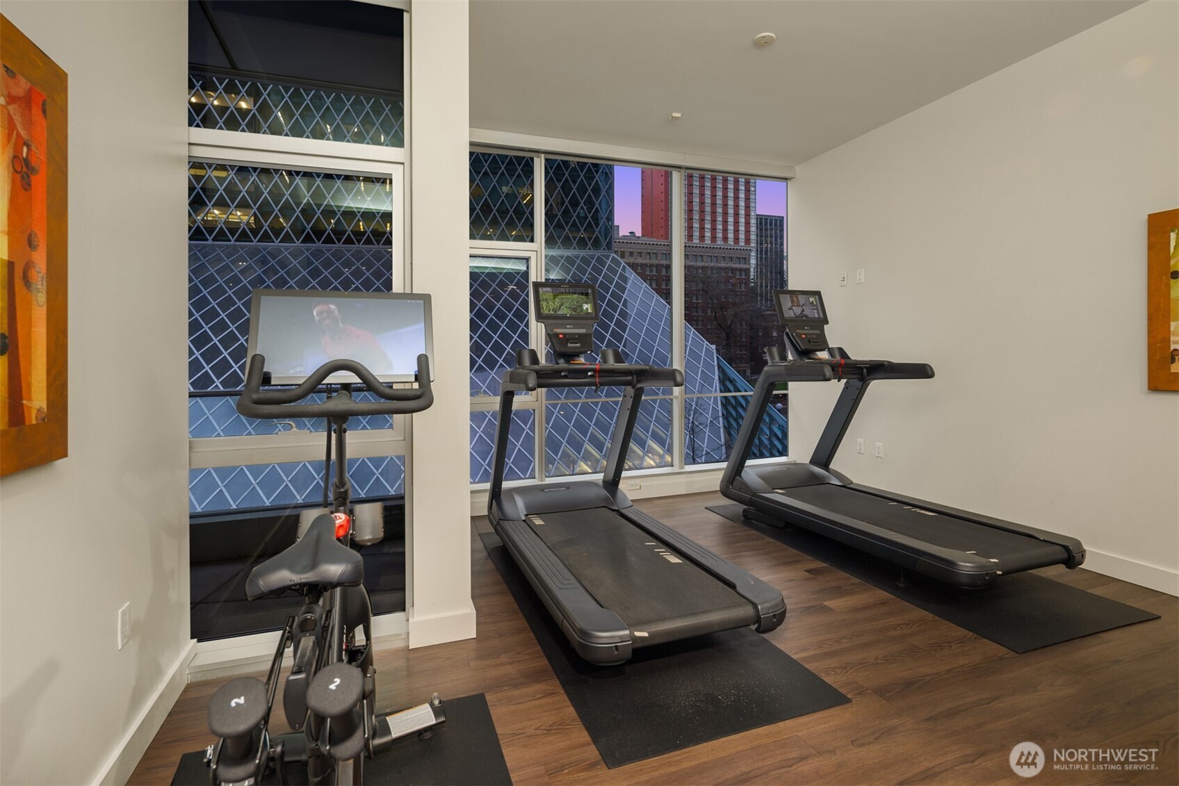 909 5th Avenue #204, Seattle, WA 98164